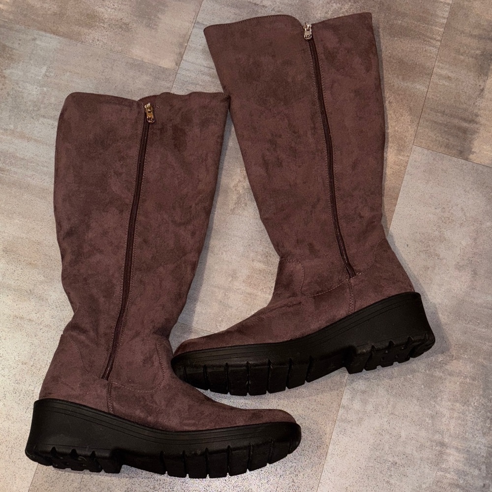 Bzees Women's Heeled Boots in Rich Chocolate size 10 wide